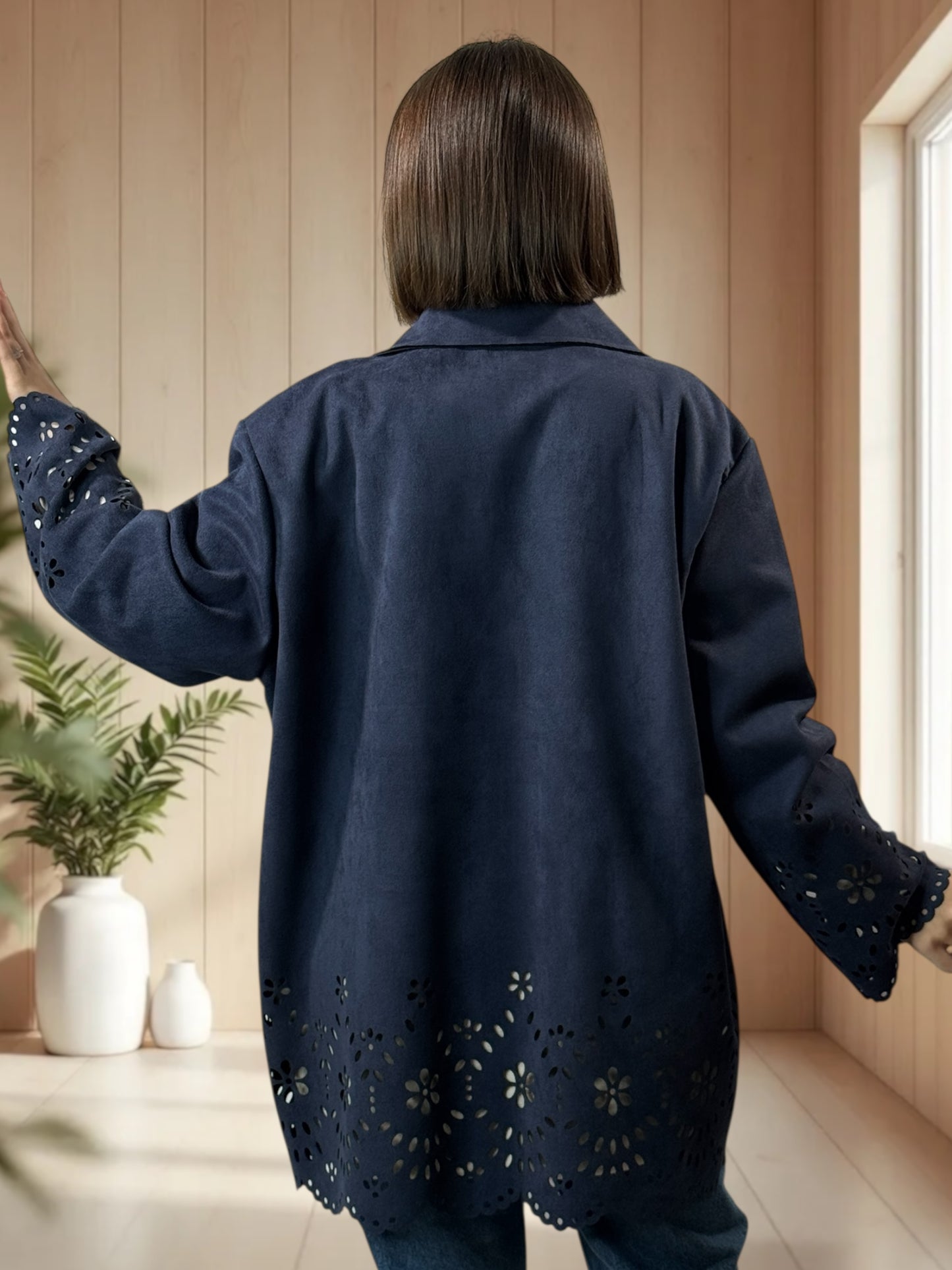 PAMELA - BLAZER MARINE EN SUEDINE DECOUPE DENTELLE JUSQU'A LA TAILLE 52