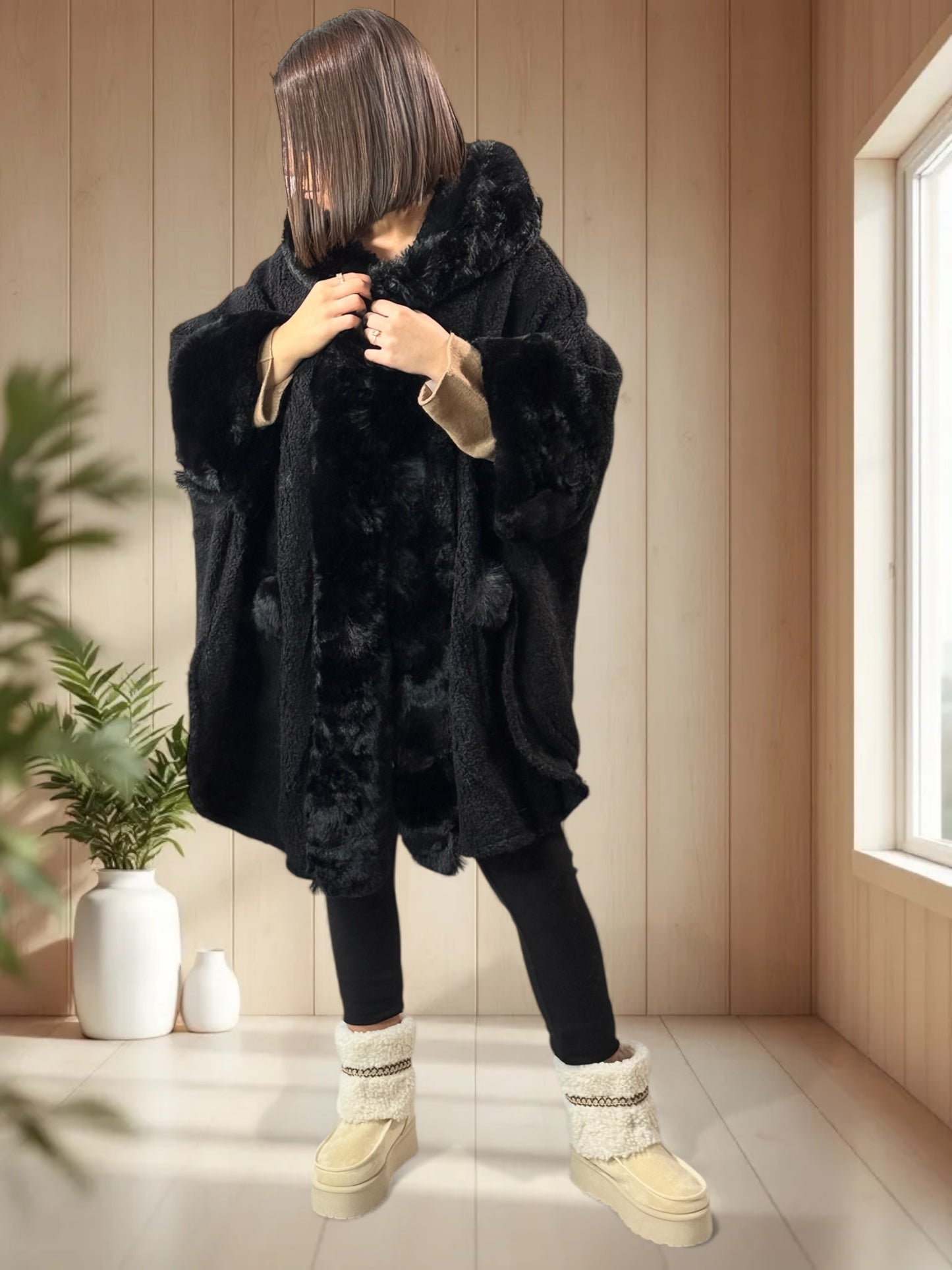 PAKITA - CAPE NOIRE A CAPUCHE BOUCLETTE FAUSSE FOURRURE