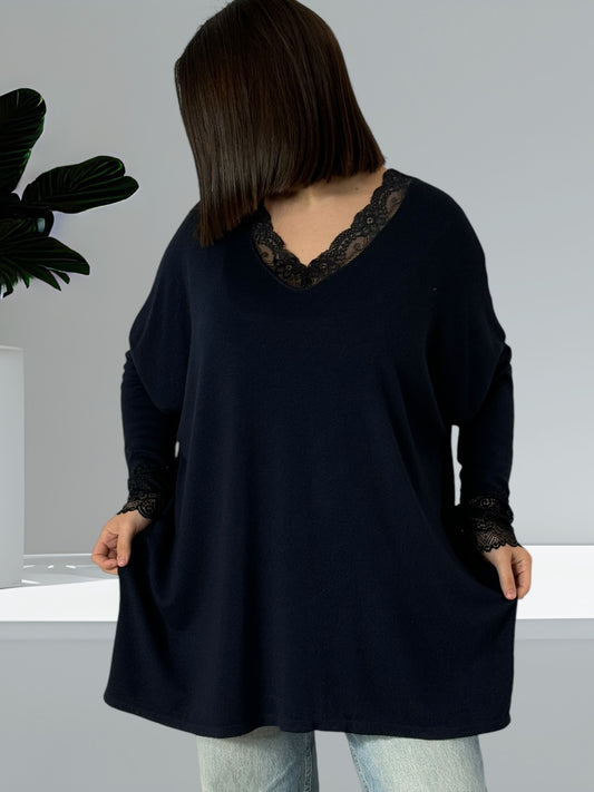 TIPHAINE - PULL MARINE EN MAILLE BORDE DE DENTELLE JUSQU'A LA TAILLE 54