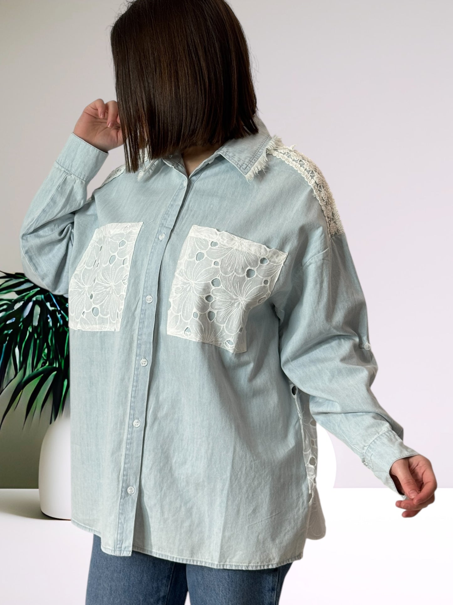 MARGOT - CHEMISE BRODERIE ANGLAISE ET JEAN JUSQU'A LA TAILLE 48
