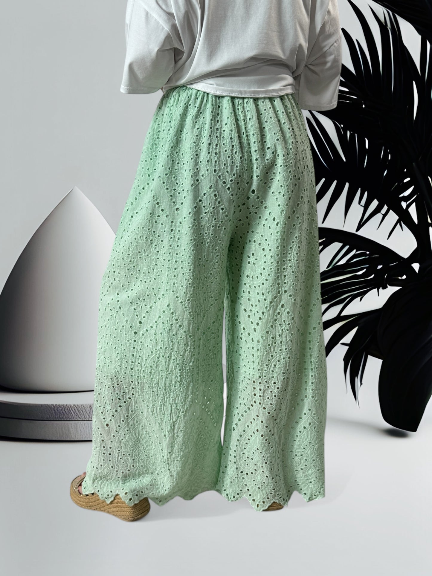 GIOVANI - PANTALON VERT EN BRODERIE ANGLAISE JUSQU'A LA TAILLE 50/52