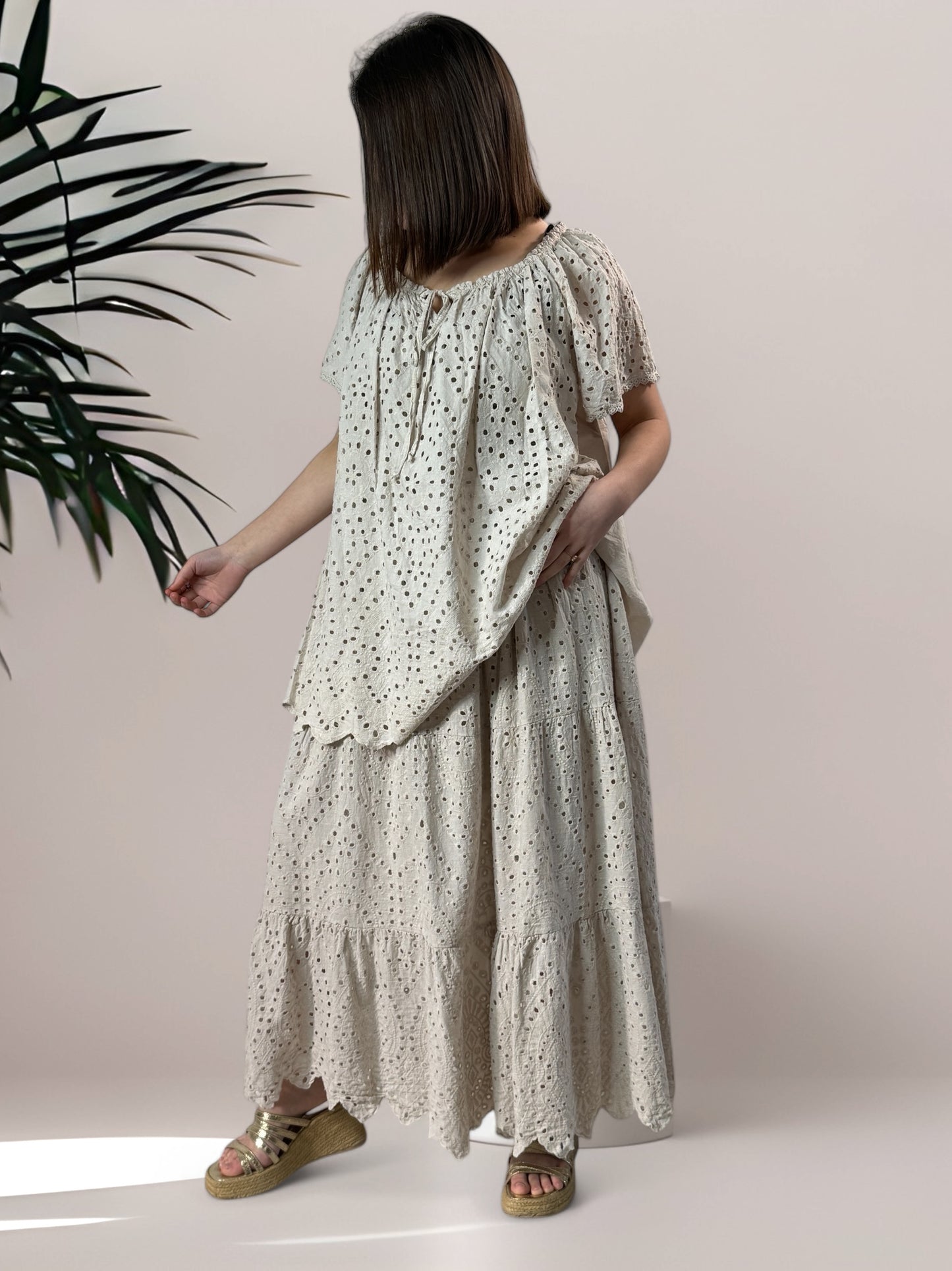 ROMY - JUPON BEIGE EN BRODERIE ANGLAISE JUSQU'A LA TAILLE 54