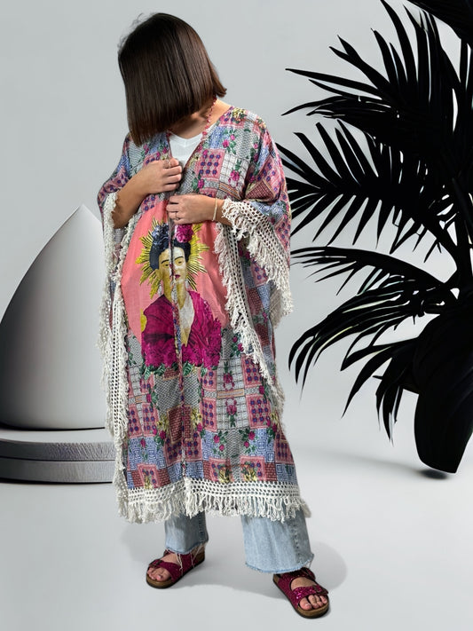 BONNY - KIMONO OVERSIZE MOTIF FRIDA KAHLO JUSQU'A LA TAILLE 52/54