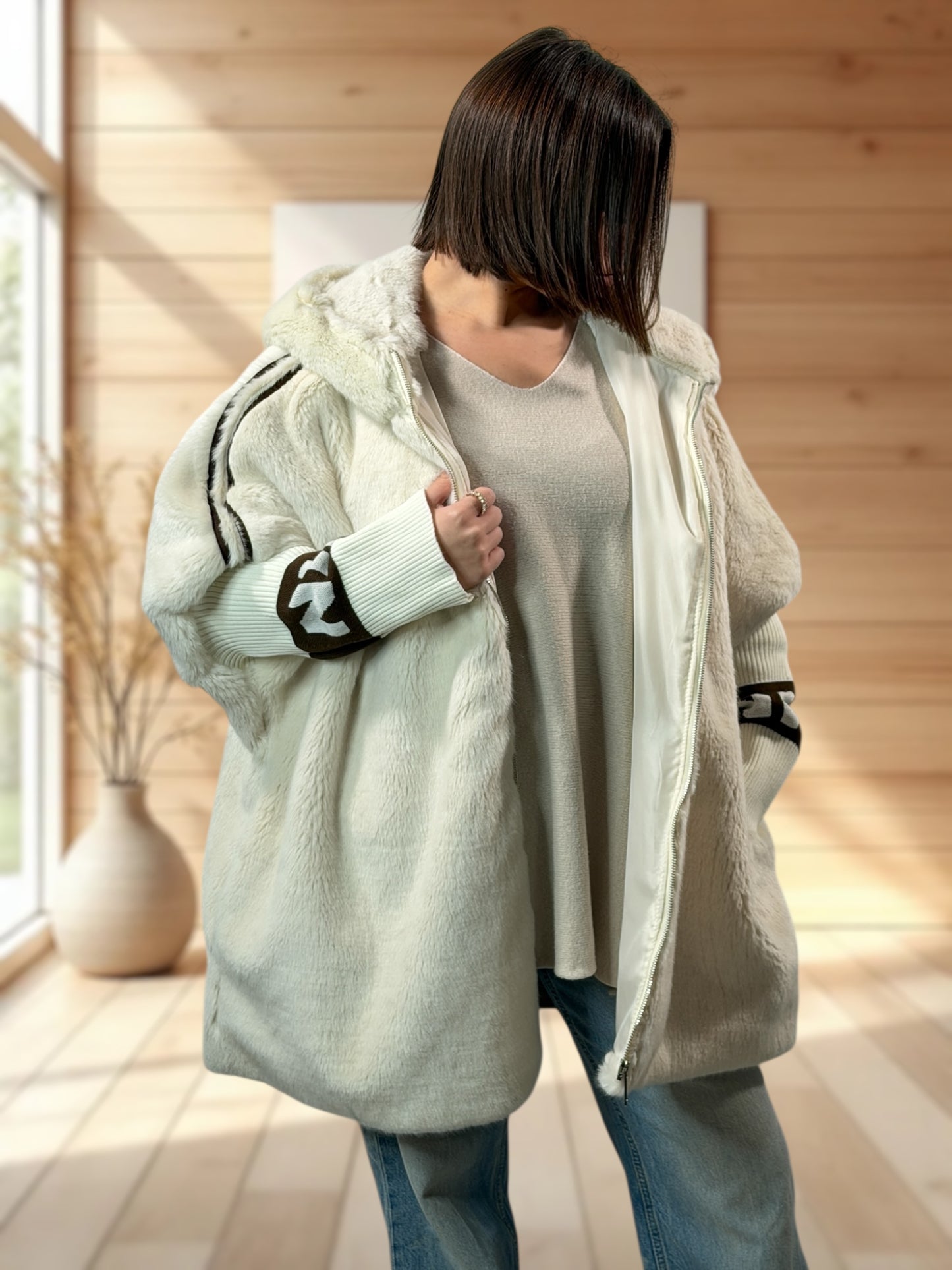 SHARON - VESTE A CAPUCHE OVERSIZE BLANC CASSE JUSQU'A LA TAILLE 54/56