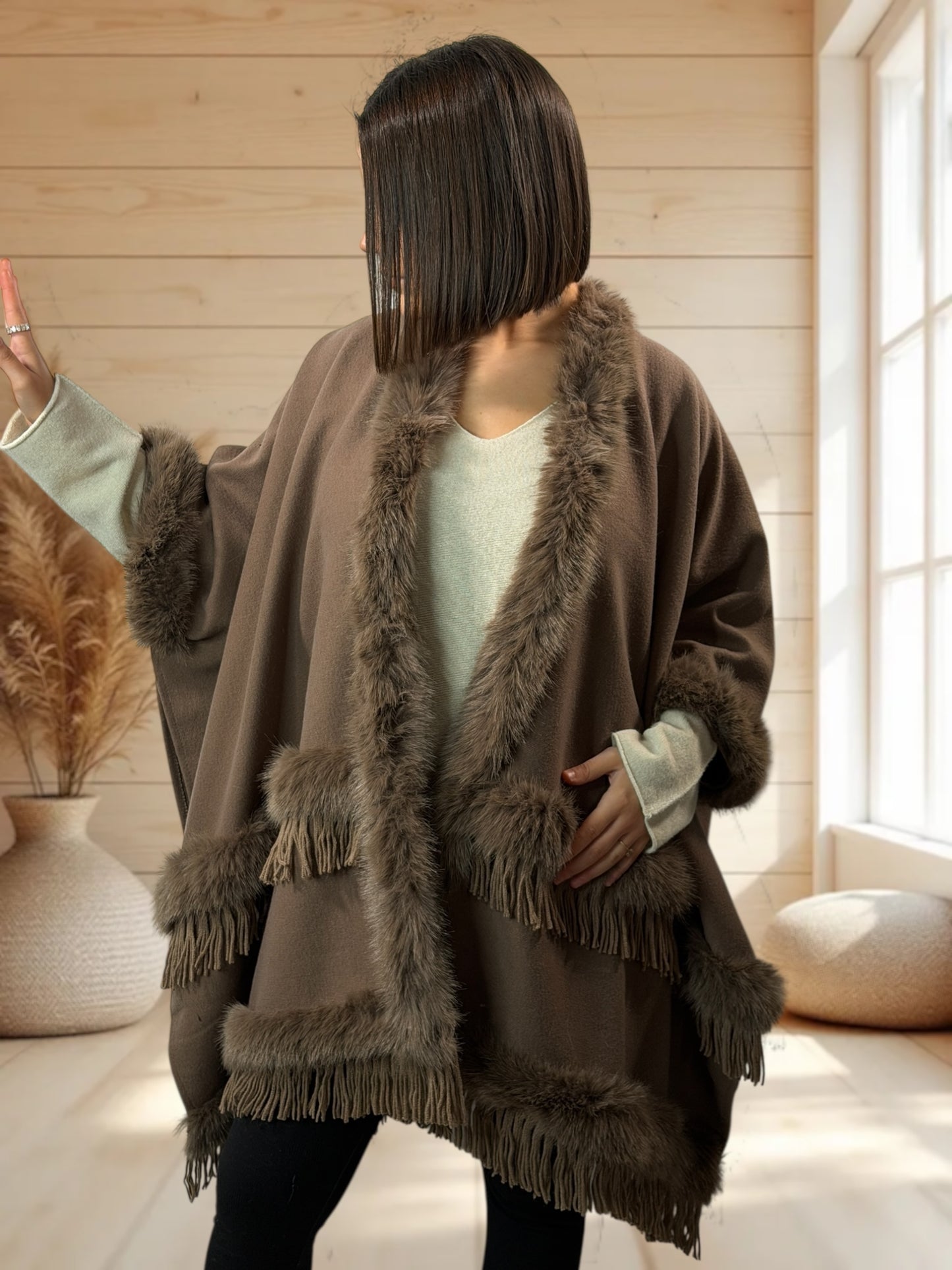 MAGNOLIA - CAPE MARRON FAUSSE FOURRURE