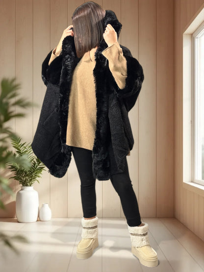 PAKITA - CAPE NOIRE A CAPUCHE BOUCLETTE FAUSSE FOURRURE