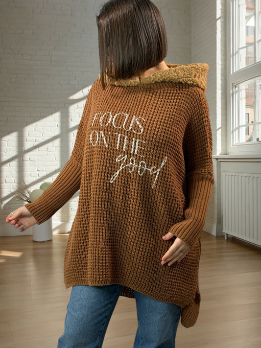 MIKA - PULL OVERSIZE MARRON AVEC CAPUCHE JUSQU'A LA TAILLE 56/58