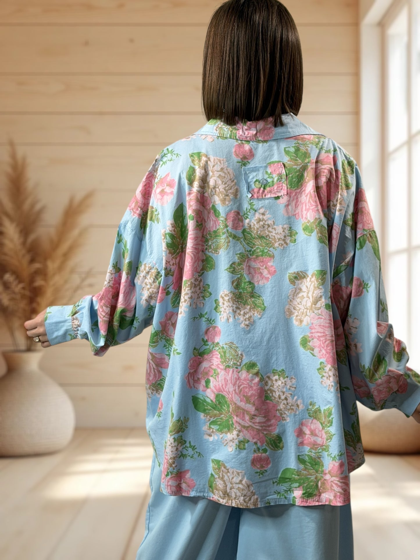 DONATELLA - BLOUSE BLEUE A FLEUR JUSQU'A LA TAILLE 54