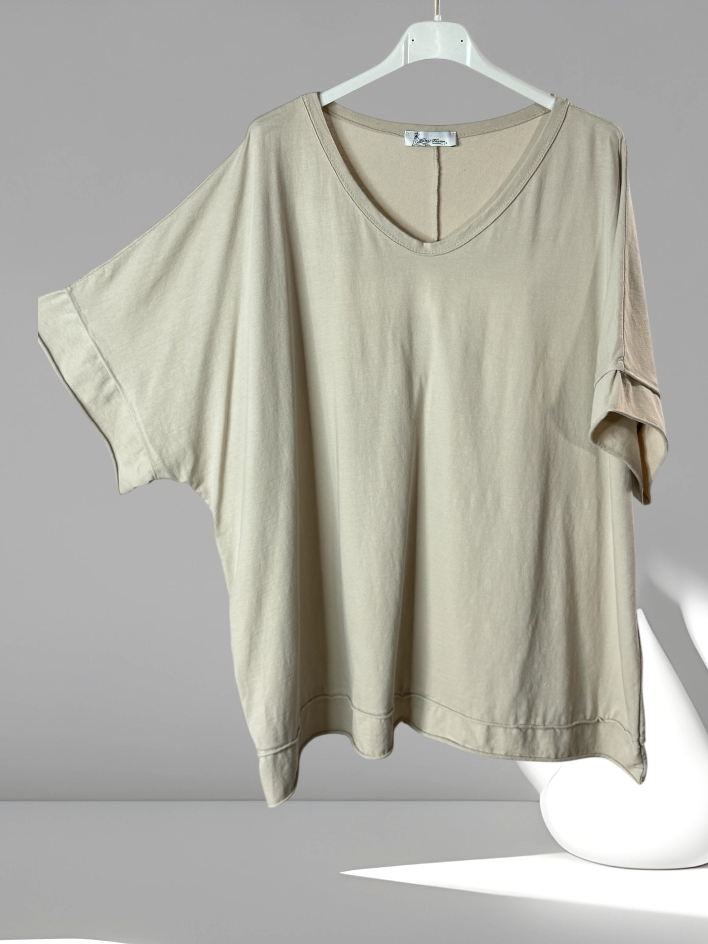 RITA - T-SHIRT BEIGE OVERSIZE MOTIF PAPILLON AU DOS JUSQU'A LA TAILLE 54/56