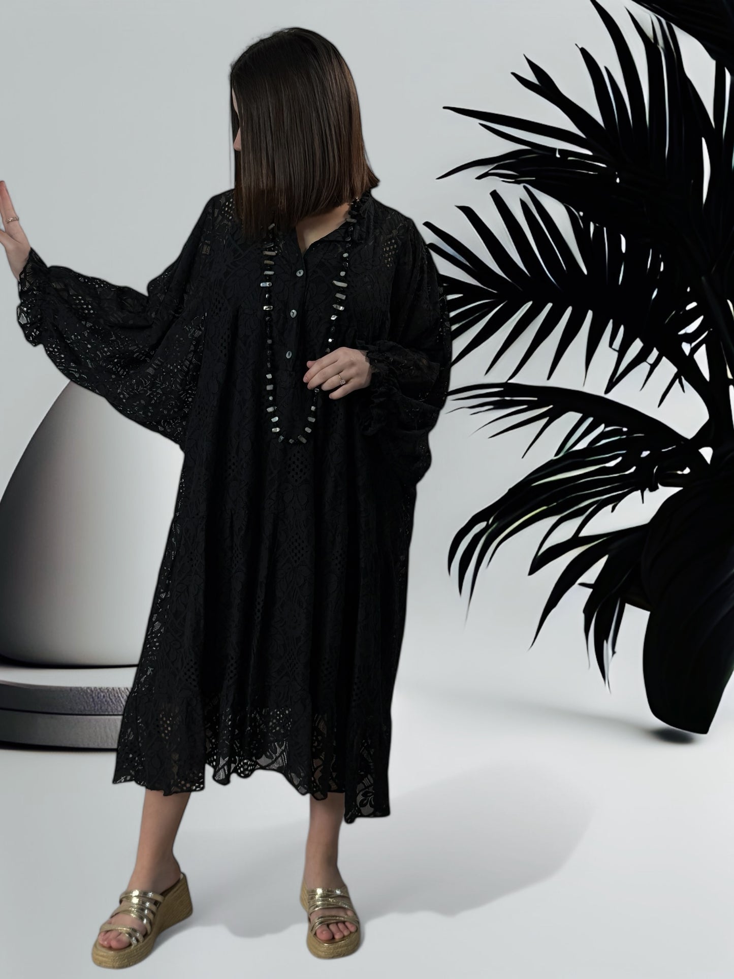 DELLA - ROBE NOIRE EN DENTELLE JUSQU'A LA TAILLE 54/56