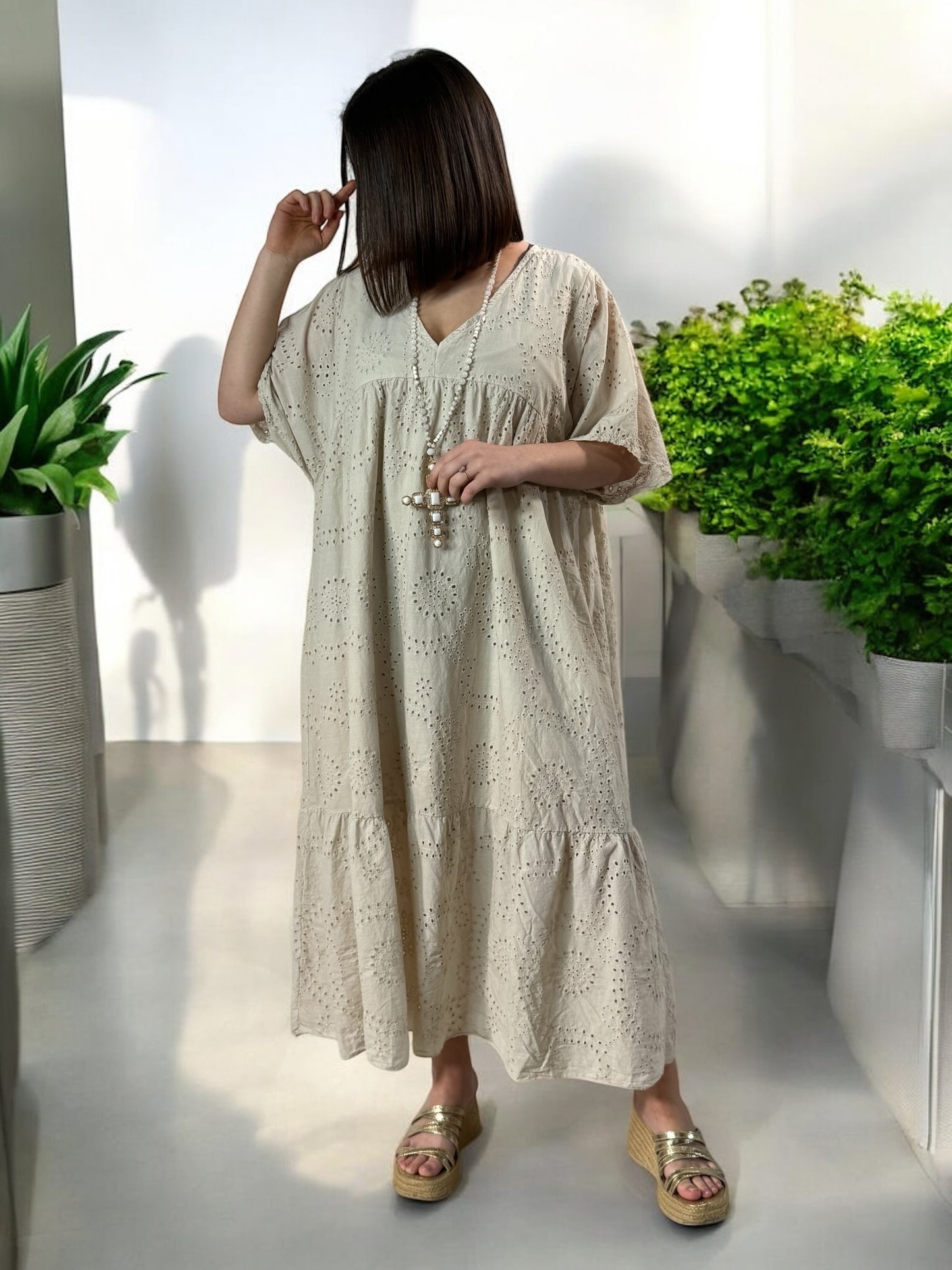 NINA - ROBE BEIGE EN BRODERIE ANGLAISE JUSQU'A LA TAILLE 54/56