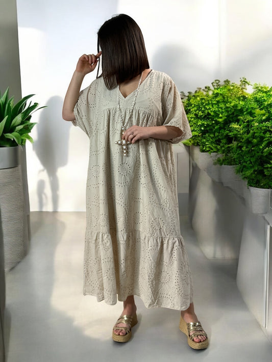 NINA - ROBE BEIGE EN BRODERIE ANGLAISE JUSQU'A LA TAILLE 54/56