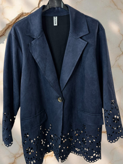 PAMELA - BLAZER MARINE EN SUEDINE DECOUPE DENTELLE JUSQU'A LA TAILLE 52