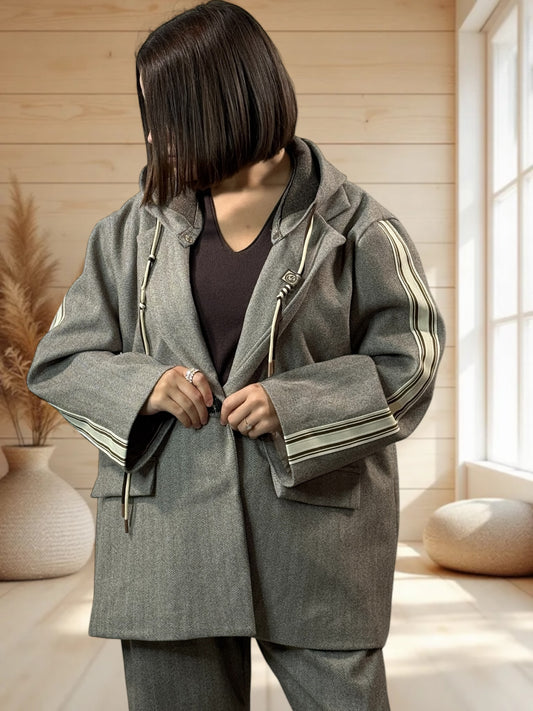 ALEXANDRA - VESTE TAUPE AVEC CAPUCHE JUSQU'A LA TAILLE 52/54