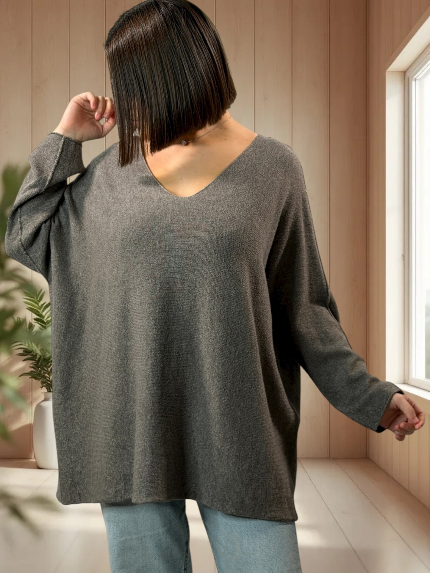 DONNA - PULL OVERSIZE TAUPE AVEC BOUTONS DORES JUSQU'A LA TAILLE 52