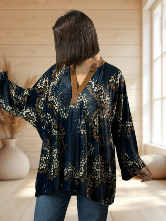 MOLLY  - TUNIQUE BLEUE A MOTIF EN VELOURS STRETCH JUSQU'A LA TAILLE 56