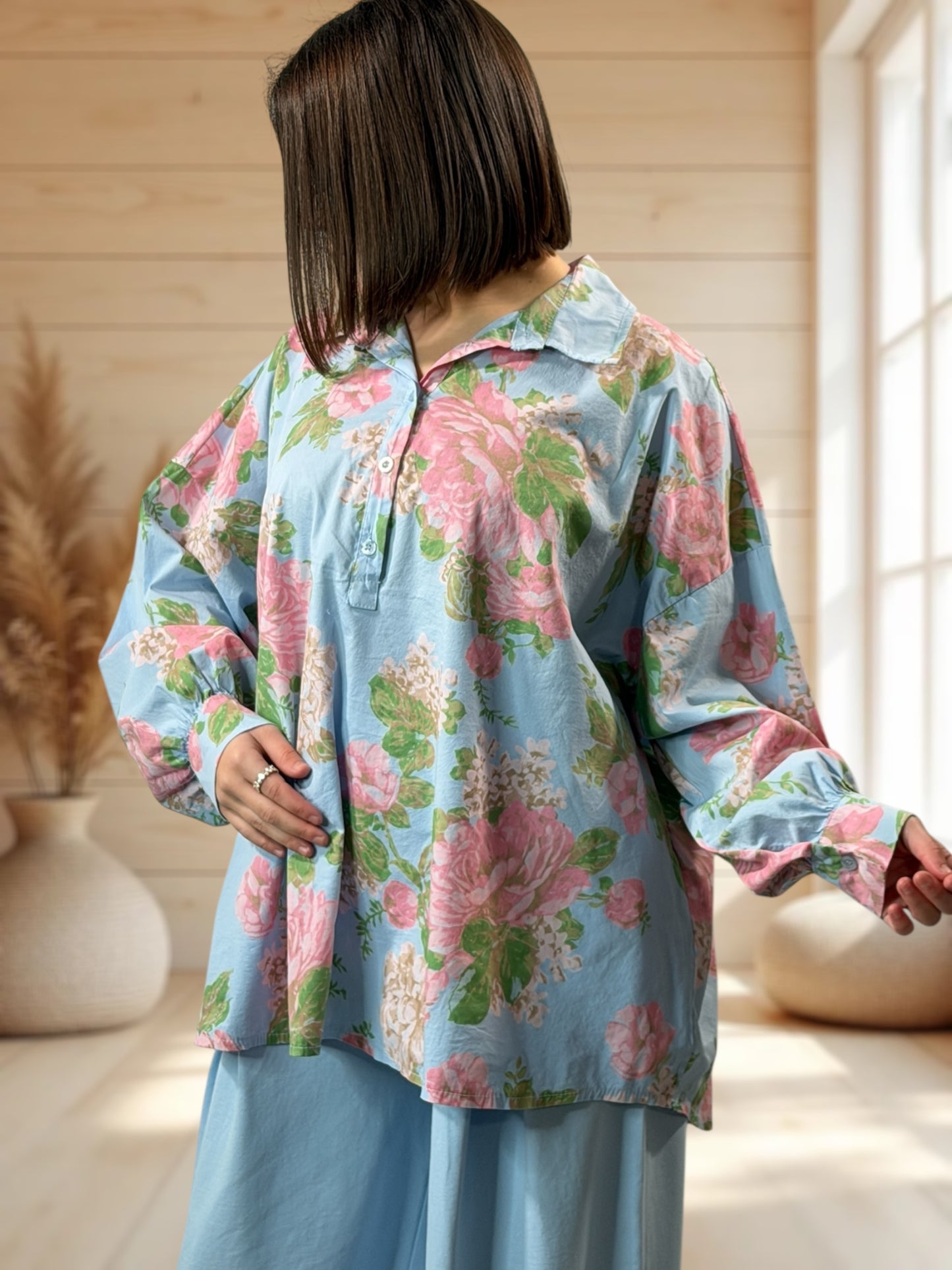 DONATELLA - BLOUSE BLEUE A FLEUR JUSQU'A LA TAILLE 54