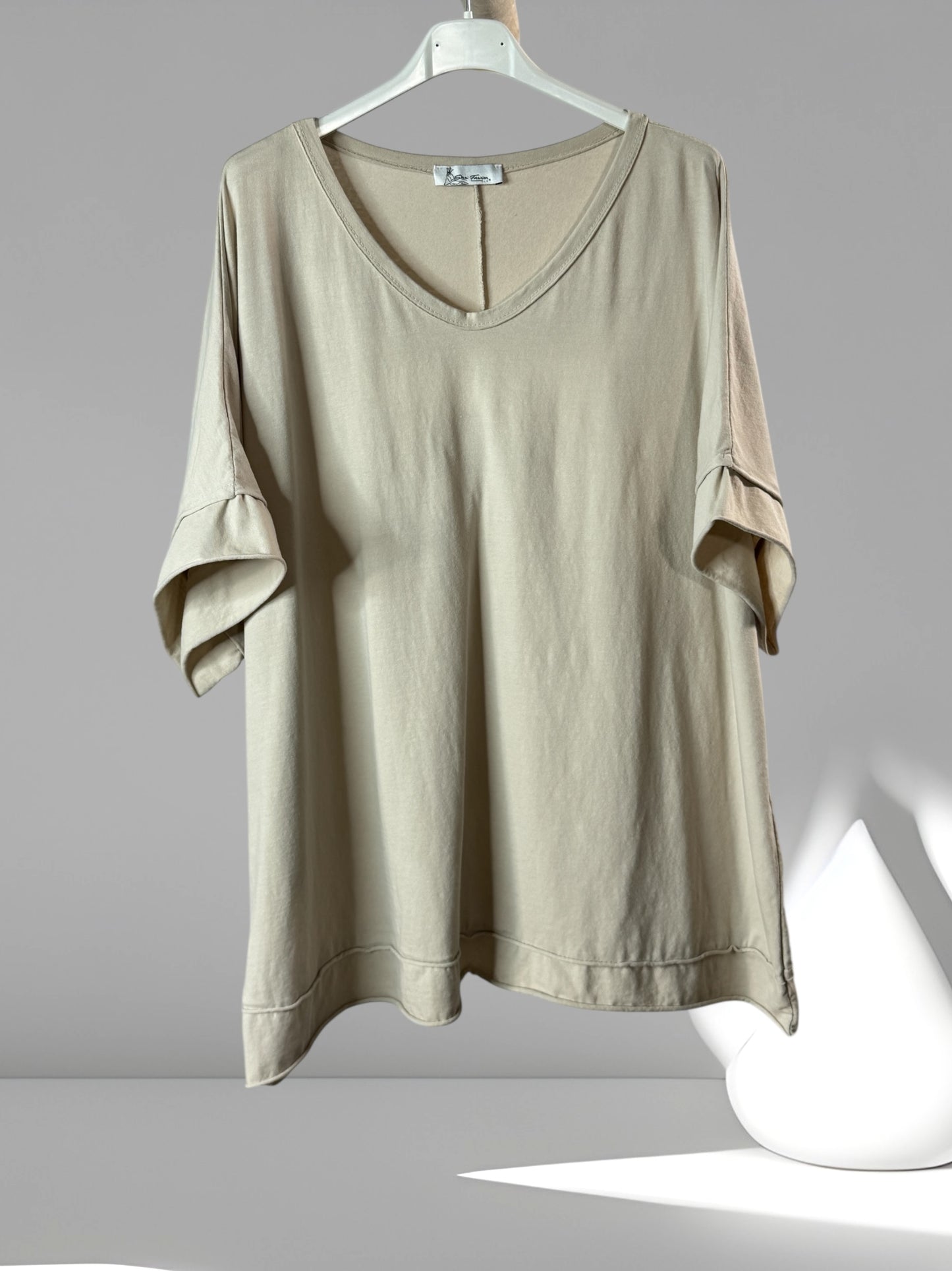 RITA - T-SHIRT BEIGE OVERSIZE MOTIF PAPILLON AU DOS JUSQU'A LA TAILLE 54/56