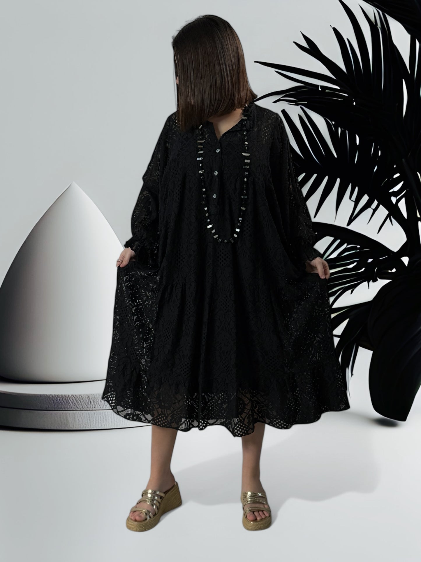 DELLA - ROBE NOIRE EN DENTELLE JUSQU'A LA TAILLE 54/56