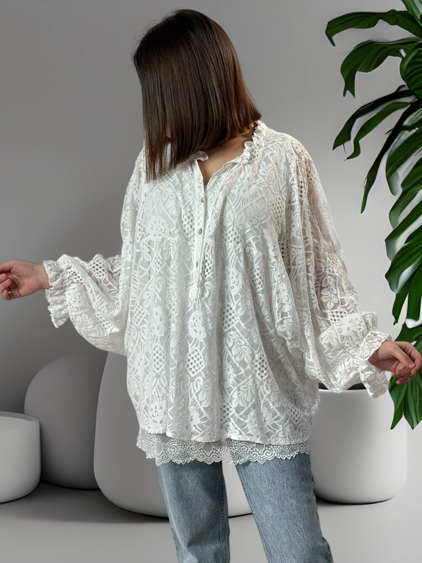 TESS - BLOUSE BLANCHE EN DENTELLE OVERSIZE  JUSQU'A LA TAILLE 54