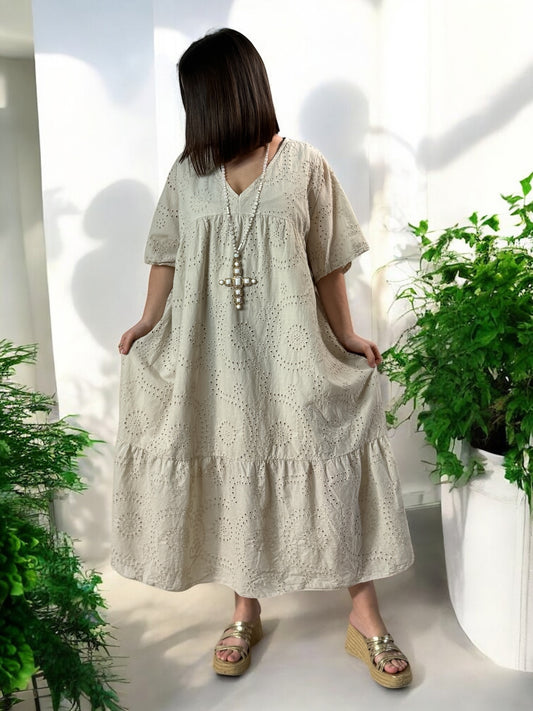 NINA - ROBE BEIGE EN BRODERIE ANGLAISE JUSQU'A LA TAILLE 54/56