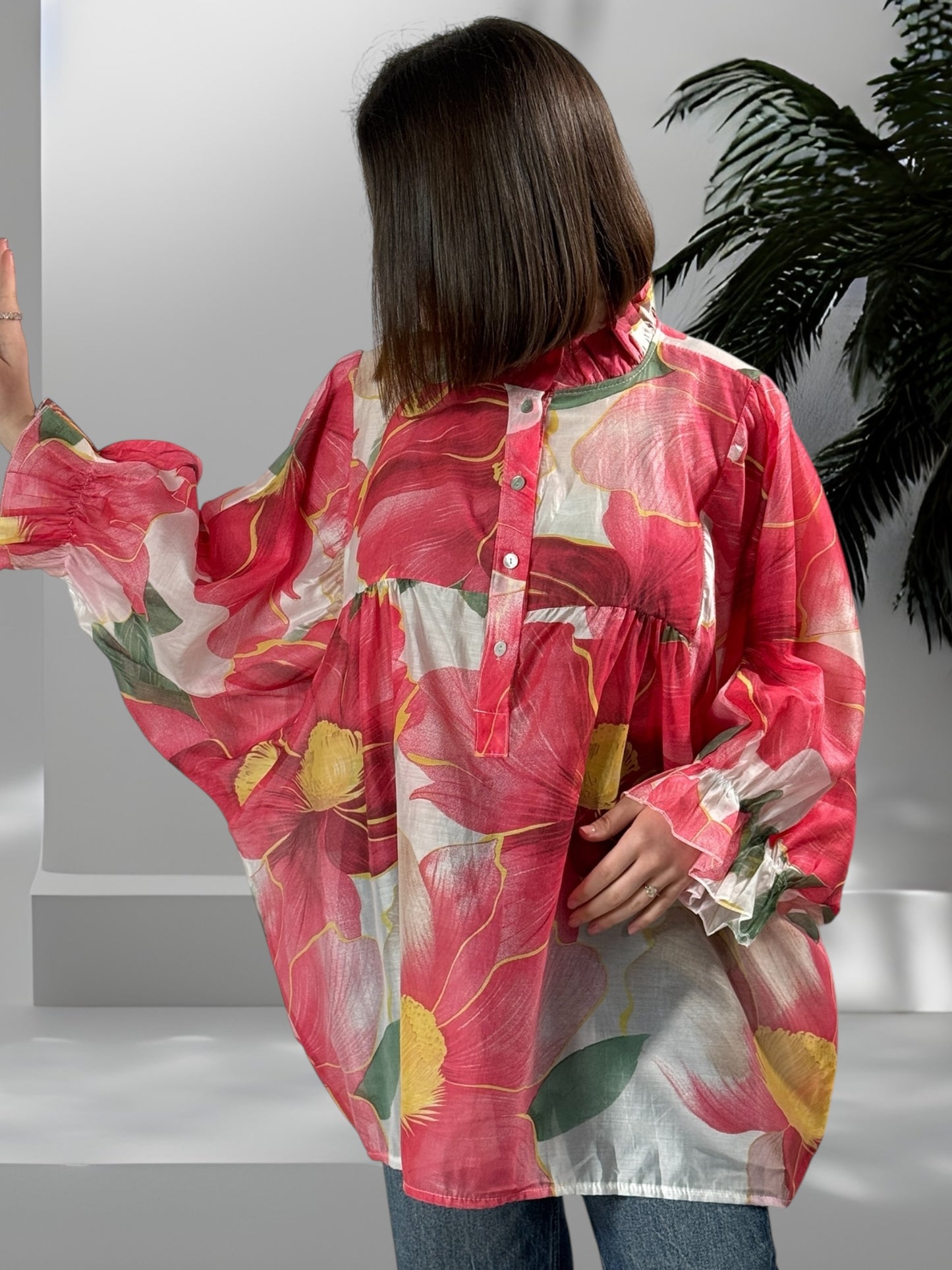 MARJORIE - BLOUSE FLEUR ROUGE OVERSIZE  JUSQU'A LA TAILLE 54