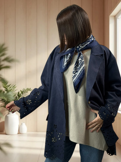 PAMELA - BLAZER MARINE EN SUEDINE DECOUPE DENTELLE JUSQU'A LA TAILLE 52