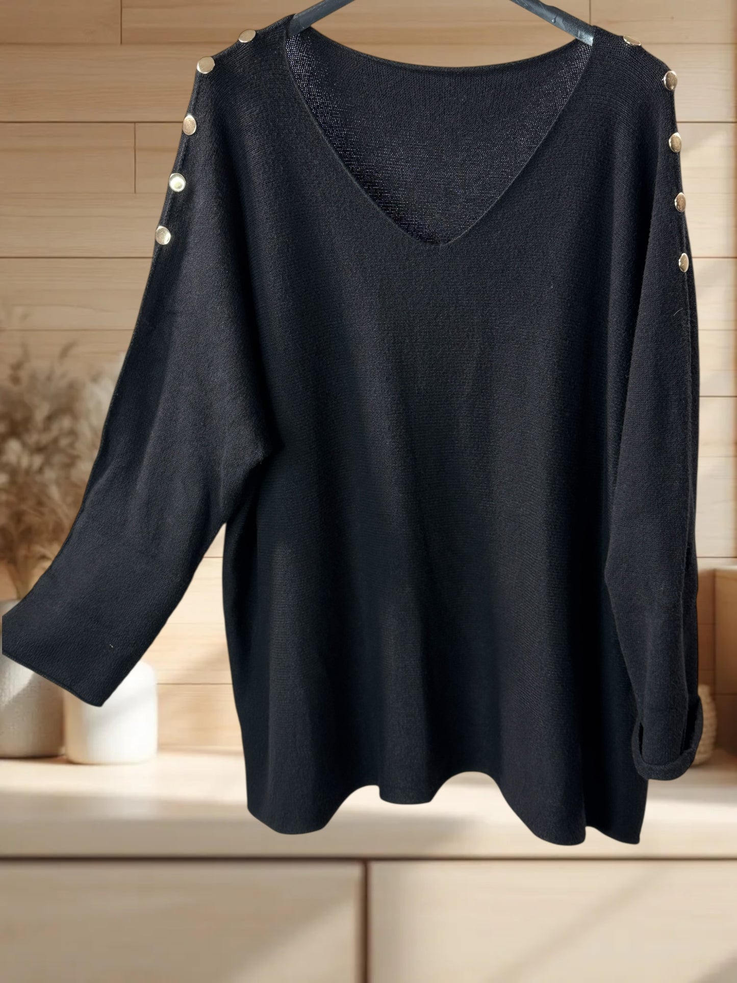 DONNA - PULL OVERSIZE NOIR AVEC BOUTONS DORES JUSQU'A LA TAILLE 52