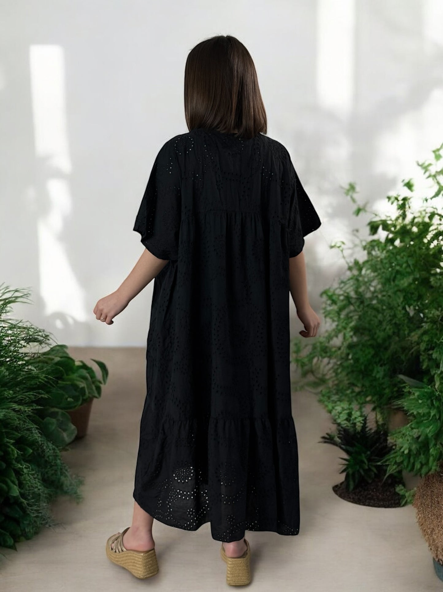 NINA - ROBE NOIRE EN BRODERIE ANGLAISE JUSQU'A LA TAILLE 54/56