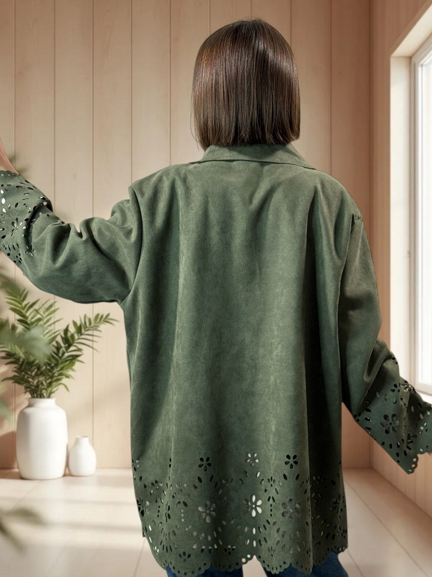 PAMELA - BLAZER KAKI EN SUEDINE DECOUPE DENTELLE JUSQU'A LA TAILLE 52