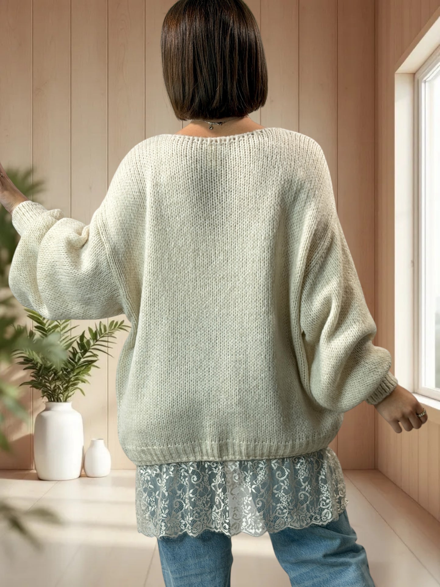 MONIKA - PULL BLANC CASSE AVEC DENTELLE JUSQU'A LA TAILLE 48/50