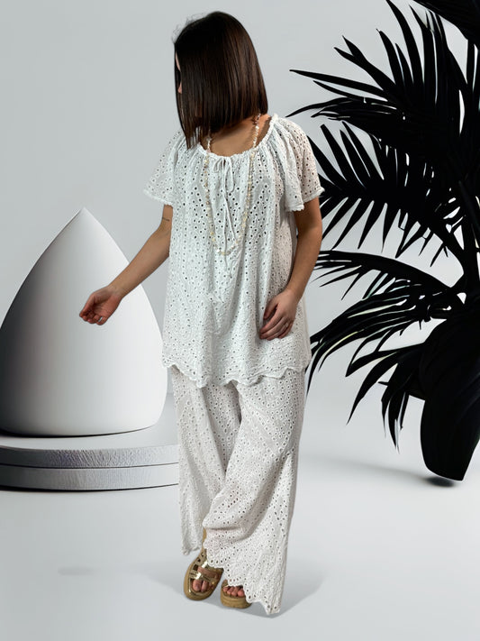 KATARINA - BLOUSE BLANCHE EN BRODERIE ANGLAISE JUSQU'A LA TAILLE 54