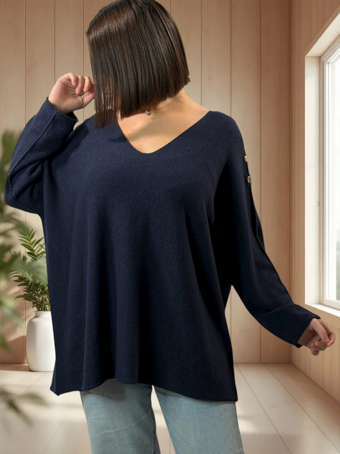DONNA - PULL OVERSIZE MARINE AVEC BOUTONS DORES JUSQU'A LA TAILLE 52