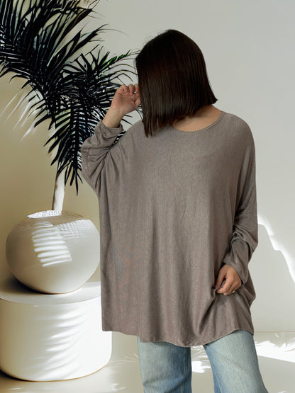 CAPRIO - PULL TAUPE EN MAILLE FLUIDE JUSQU'A LA TAILLE 54