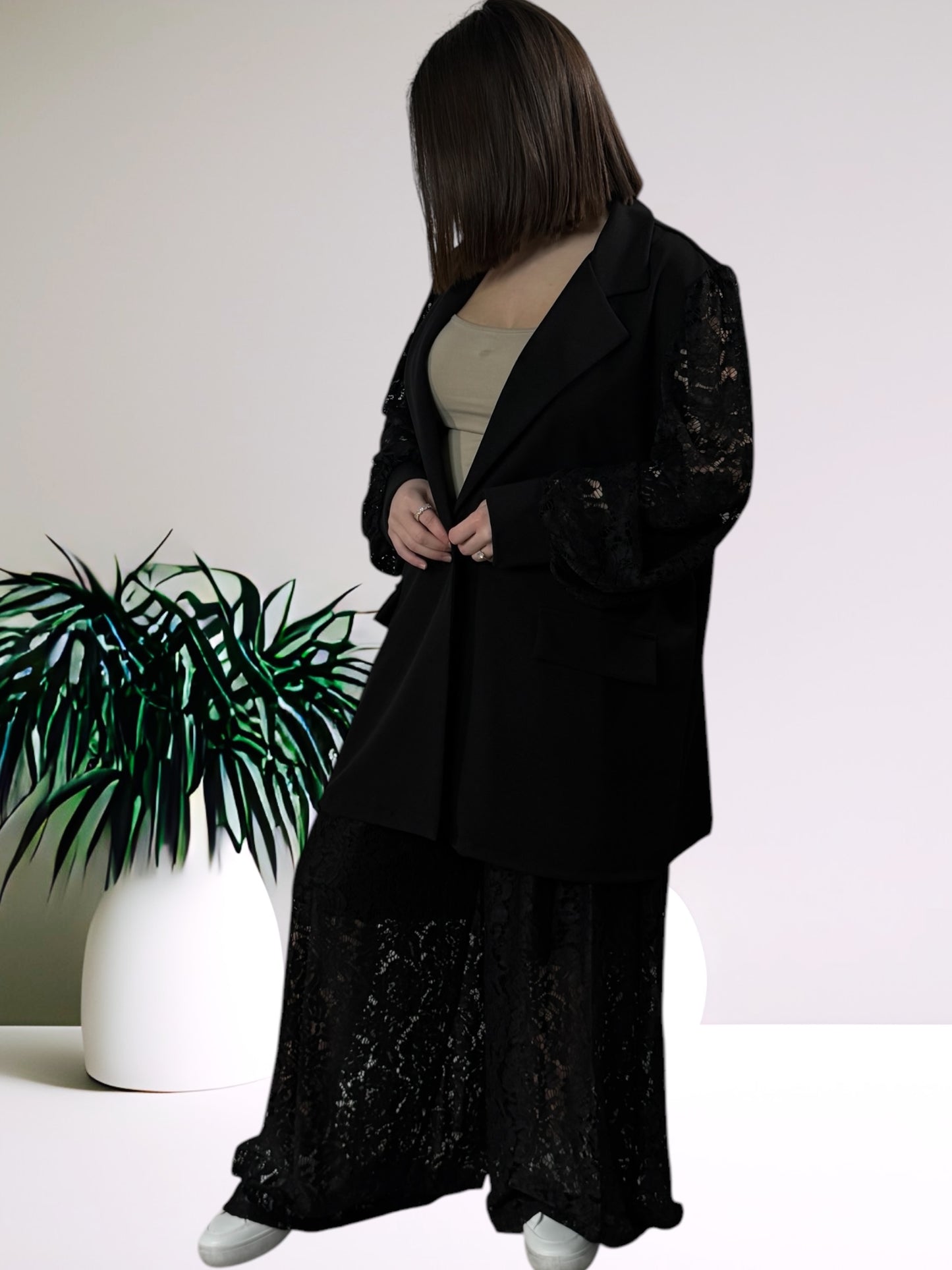 CASSIOPE - ENSEMBLE NOIR PANTALON ET BLAZER EN DENTELLE JUSQU'A LA TAILLE 54