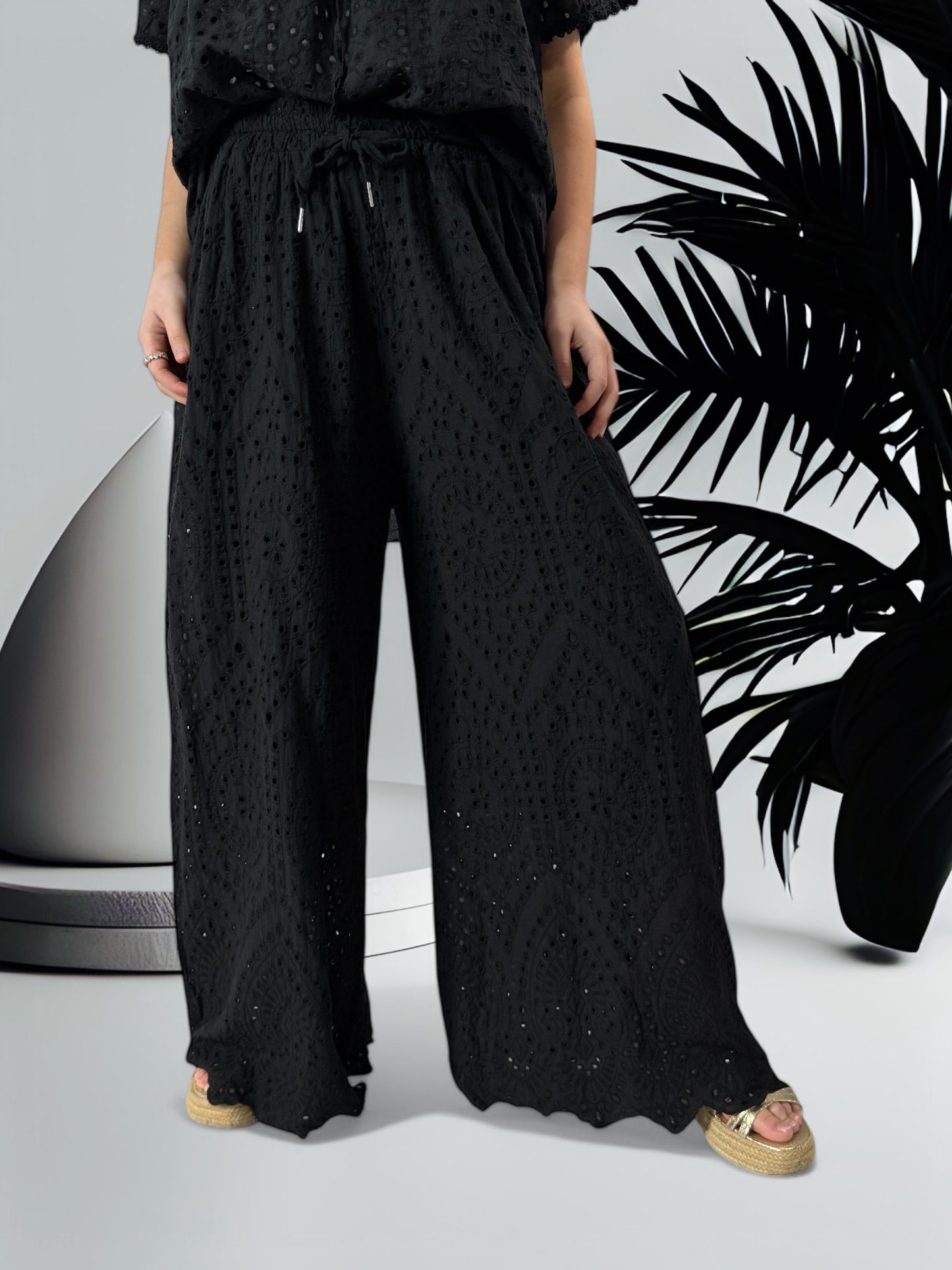 GIOVANI - PANTALON NOIR EN BRODERIE ANGLAISE JUSQU'A LA TAILLE 50/52