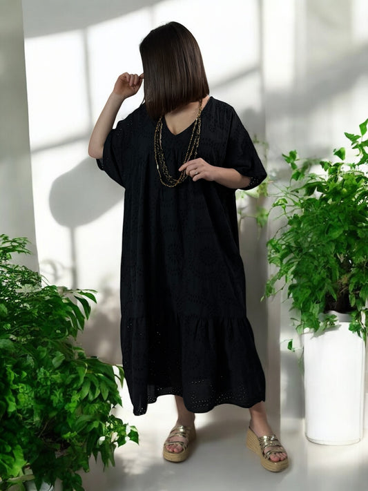 NINA - ROBE NOIRE EN BRODERIE ANGLAISE JUSQU'A LA TAILLE 54/56