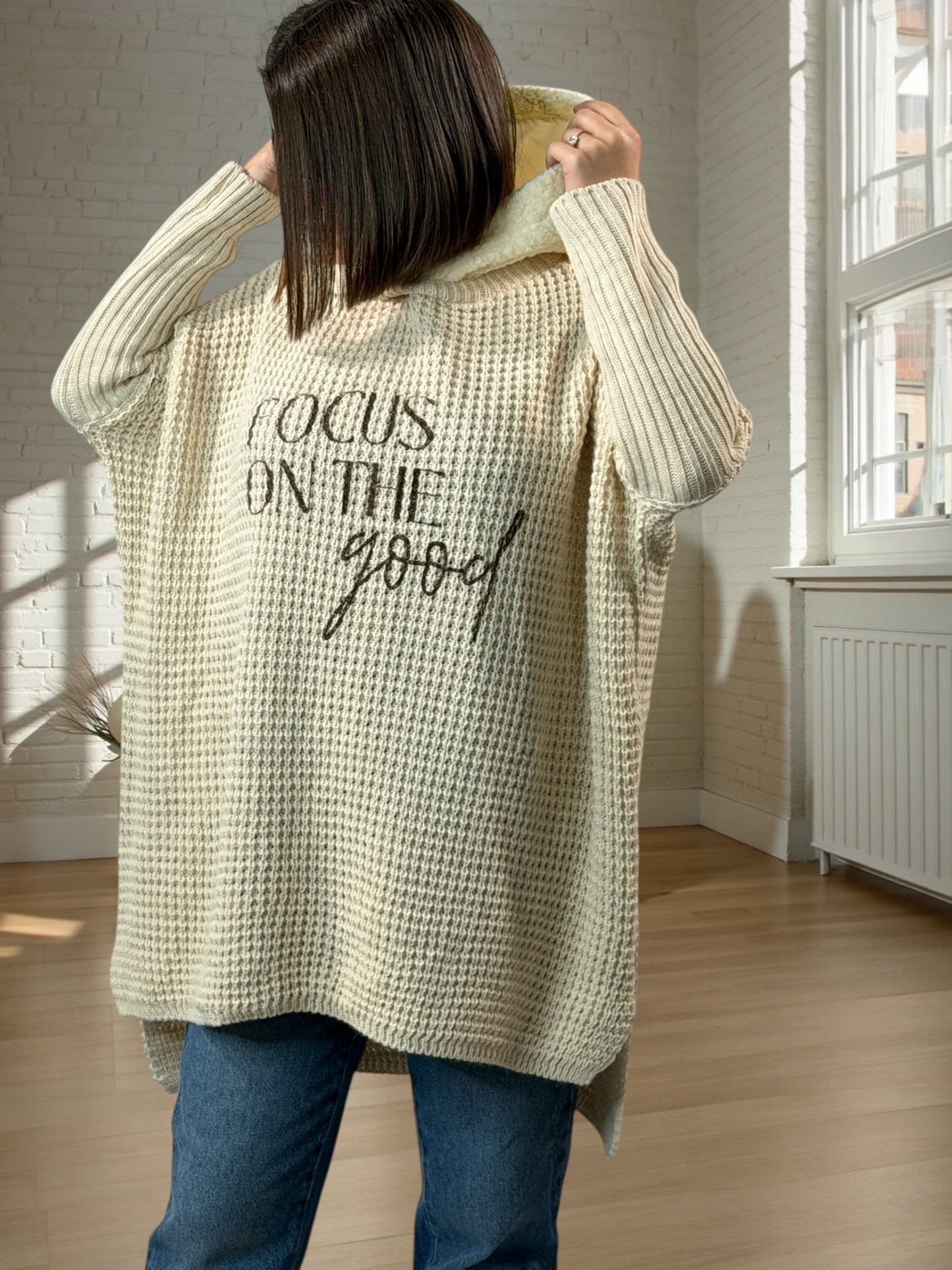 MIKA - PULL OVERSIZE BEIGE AVEC CAPUCHE JUSQU'A LA TAILLE 56/58