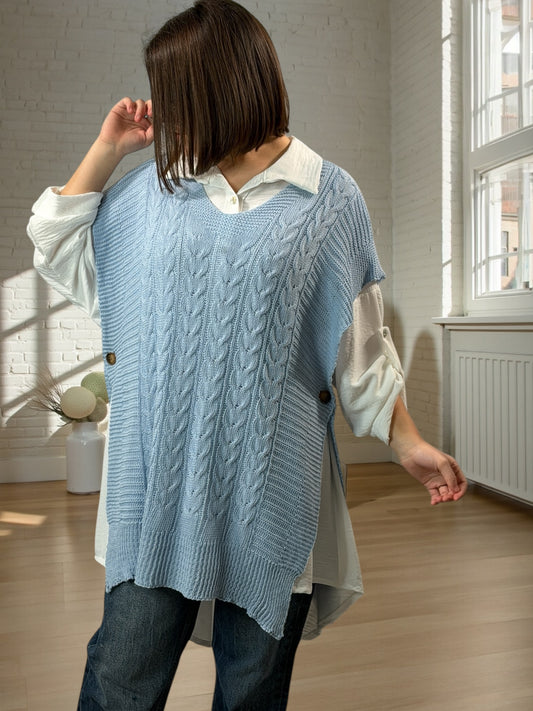 CAMILLE - PULL BLEU CIEL SANS MANCHES ET SA CHEMISE JUSQU'A LA TAILLE 52