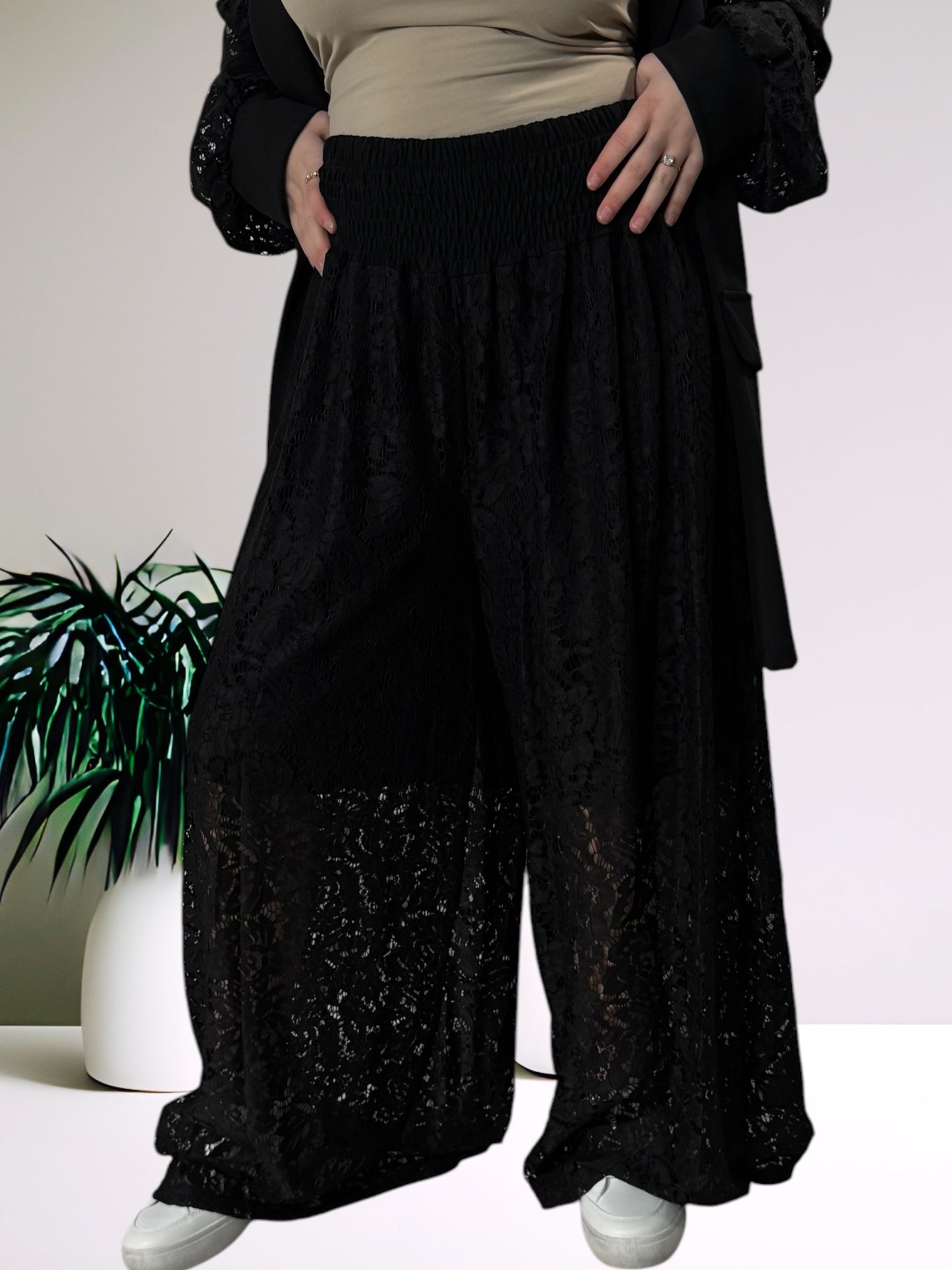 CASSIOPE - ENSEMBLE NOIR PANTALON ET BLAZER EN DENTELLE JUSQU'A LA TAILLE 54