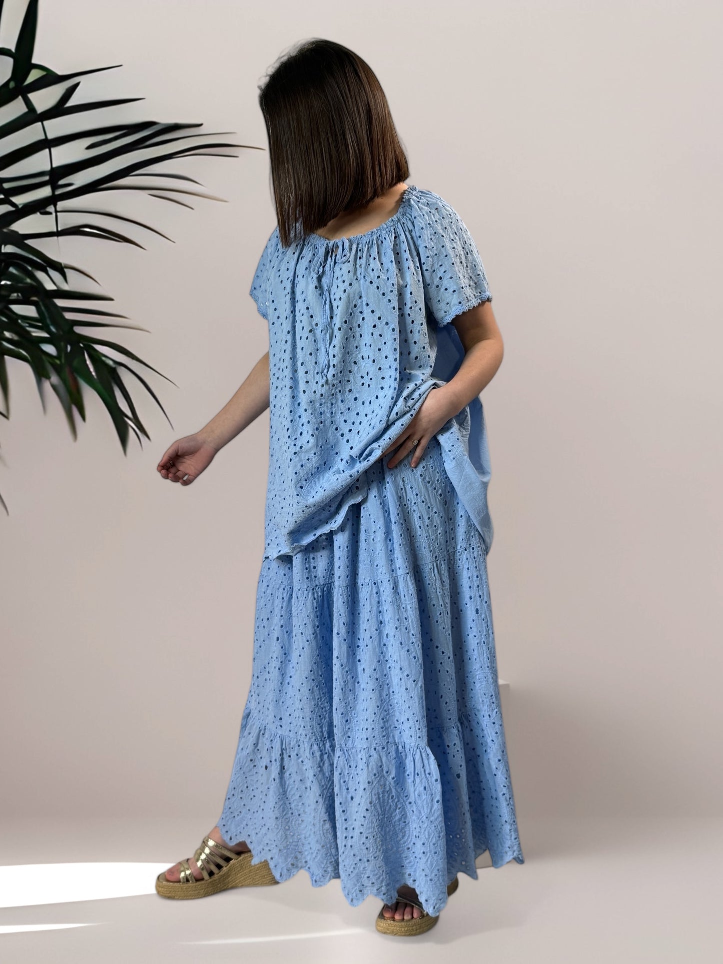 ROMY - JUPON BLEU EN BRODERIE ANGLAISE JUSQU'A LA TAILLE 54