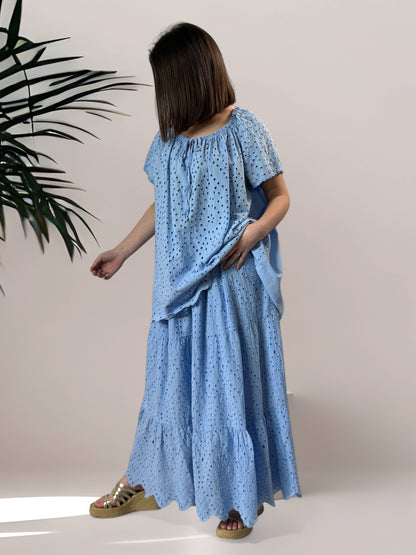 ROMY - JUPON BLEU EN BRODERIE ANGLAISE JUSQU'A LA TAILLE 54
