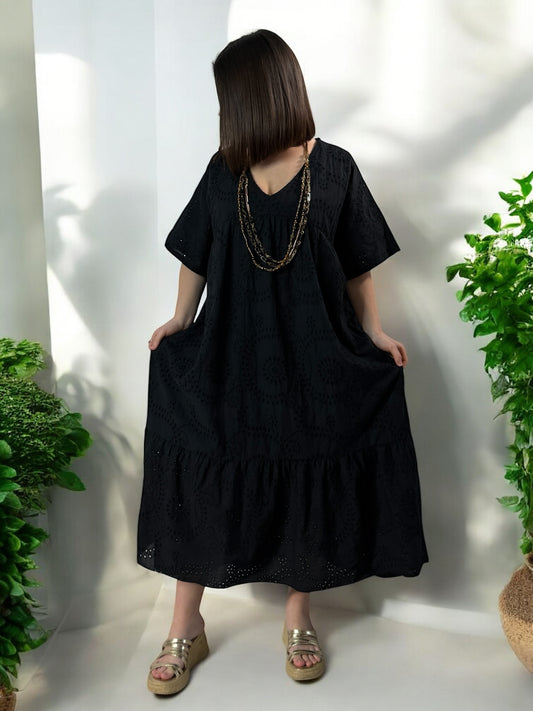 NINA - ROBE NOIRE EN BRODERIE ANGLAISE JUSQU'A LA TAILLE 54/56