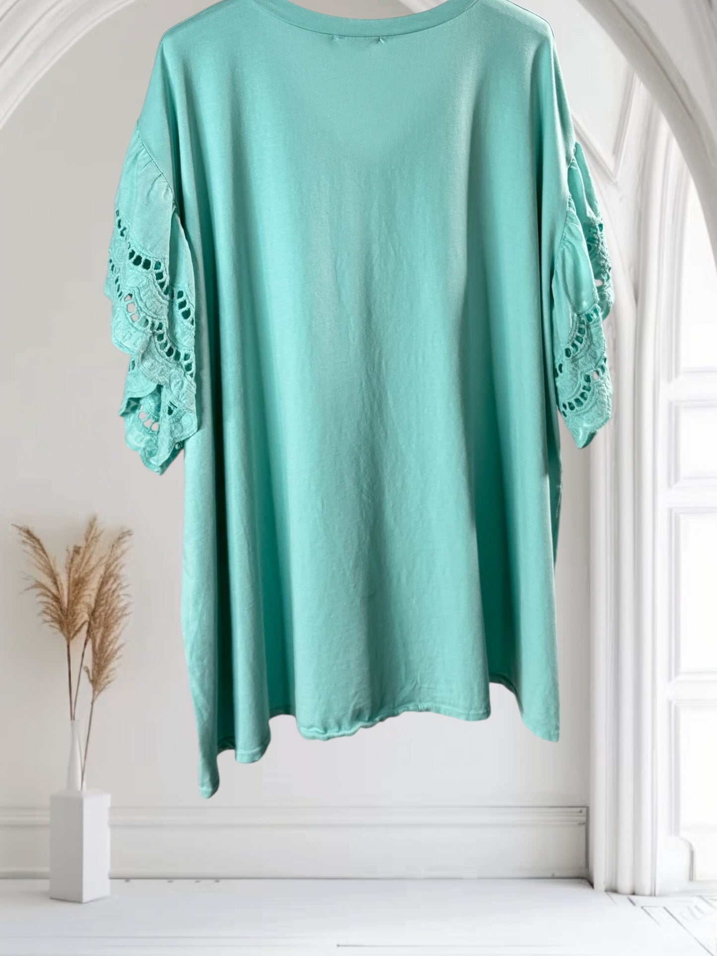 BELINDA - T-SHIRT LAGON MANCHES EN BRODERIE ANGLAISE TAILLE 50 A 58/60