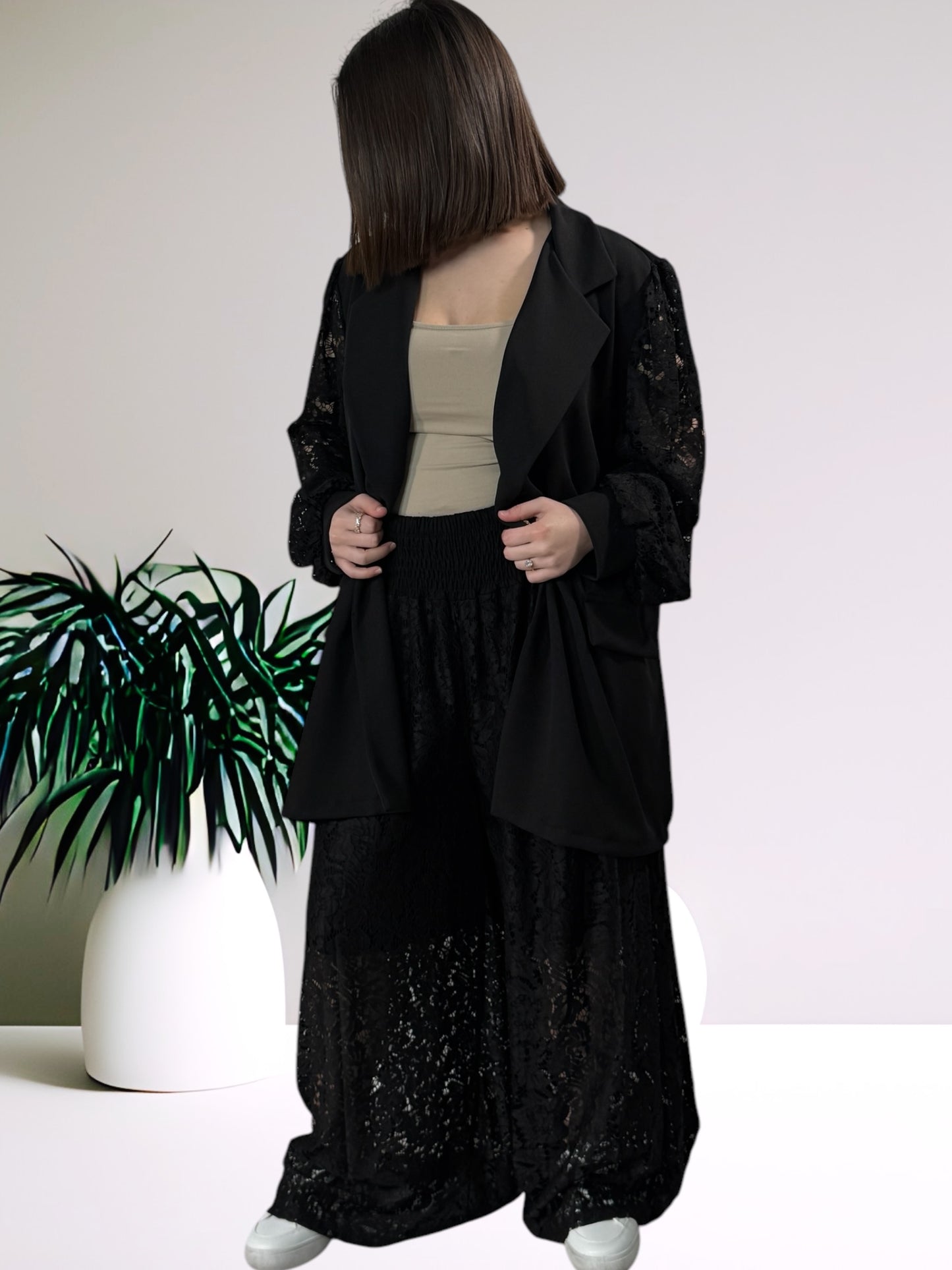 CASSIOPE - ENSEMBLE NOIR PANTALON ET BLAZER EN DENTELLE JUSQU'A LA TAILLE 54