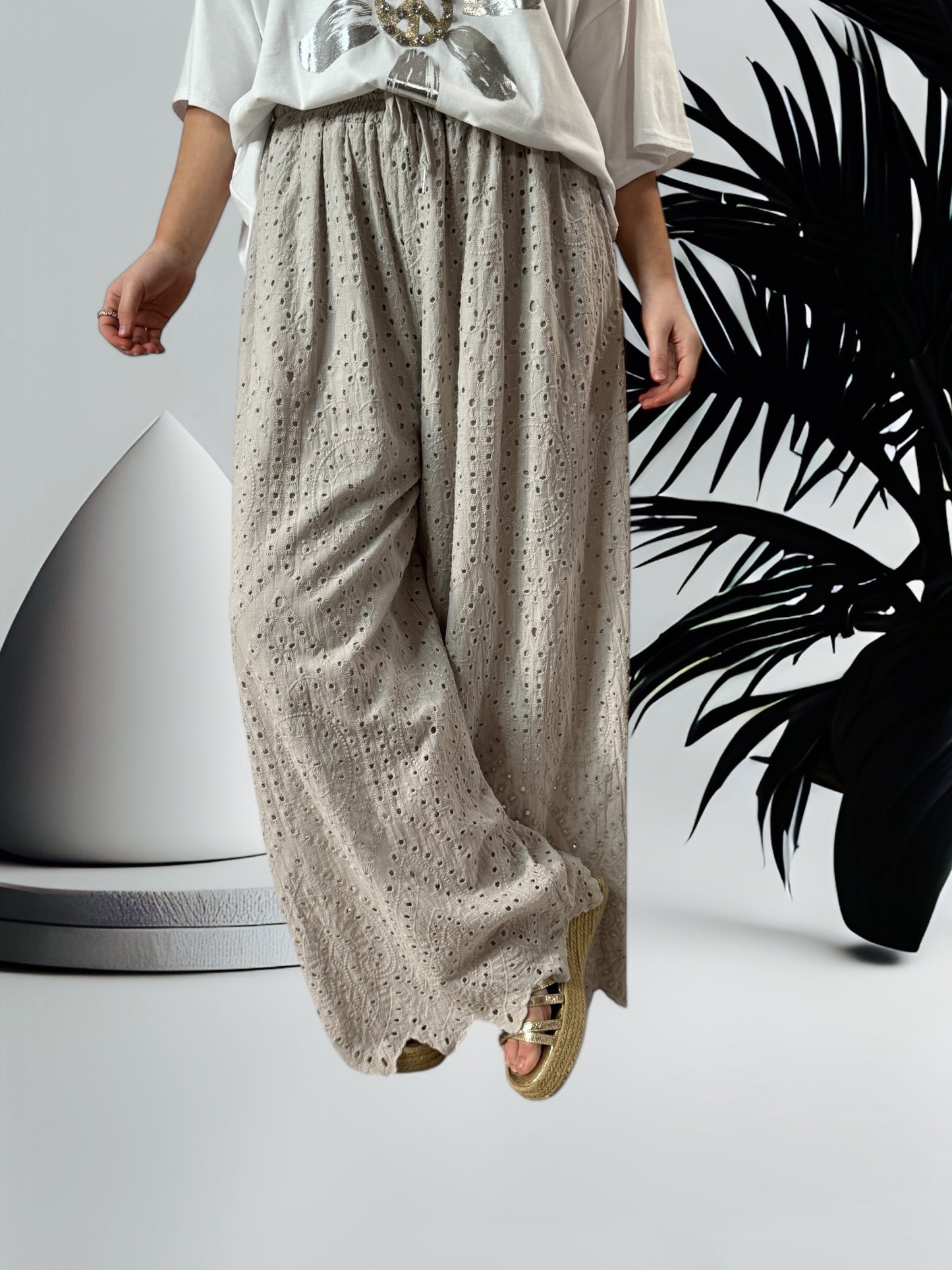 GIOVANI - PANTALON BEIGE EN BRODERIE ANGLAISE JUSQU'A LA TAILLE 50/52