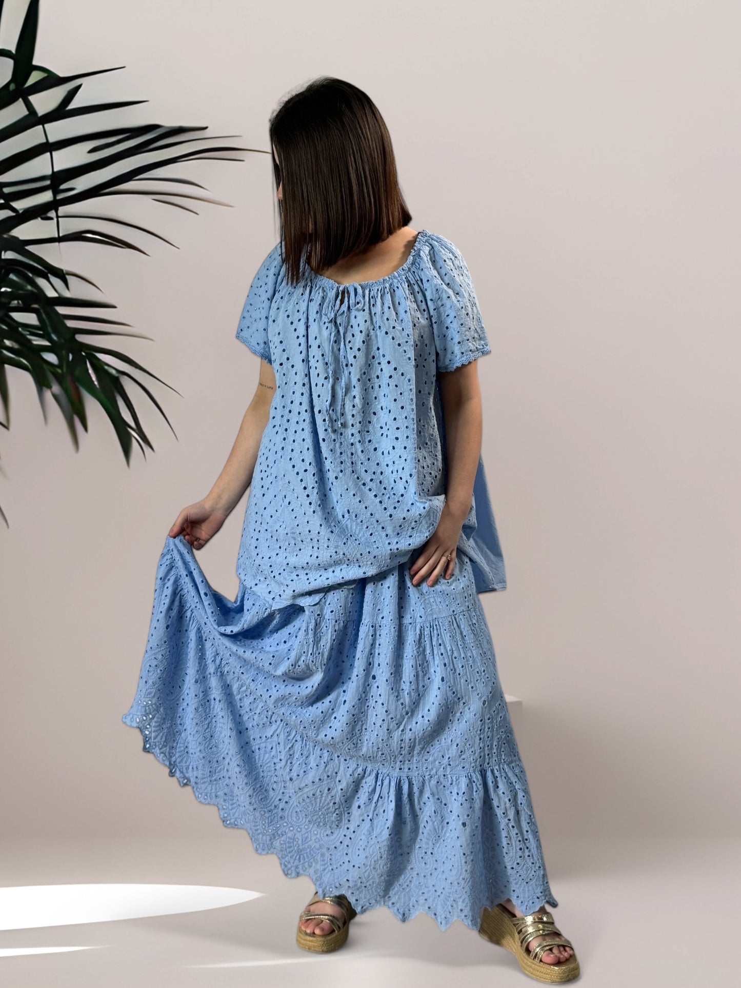 ROMY - JUPON BLEU EN BRODERIE ANGLAISE JUSQU'A LA TAILLE 54