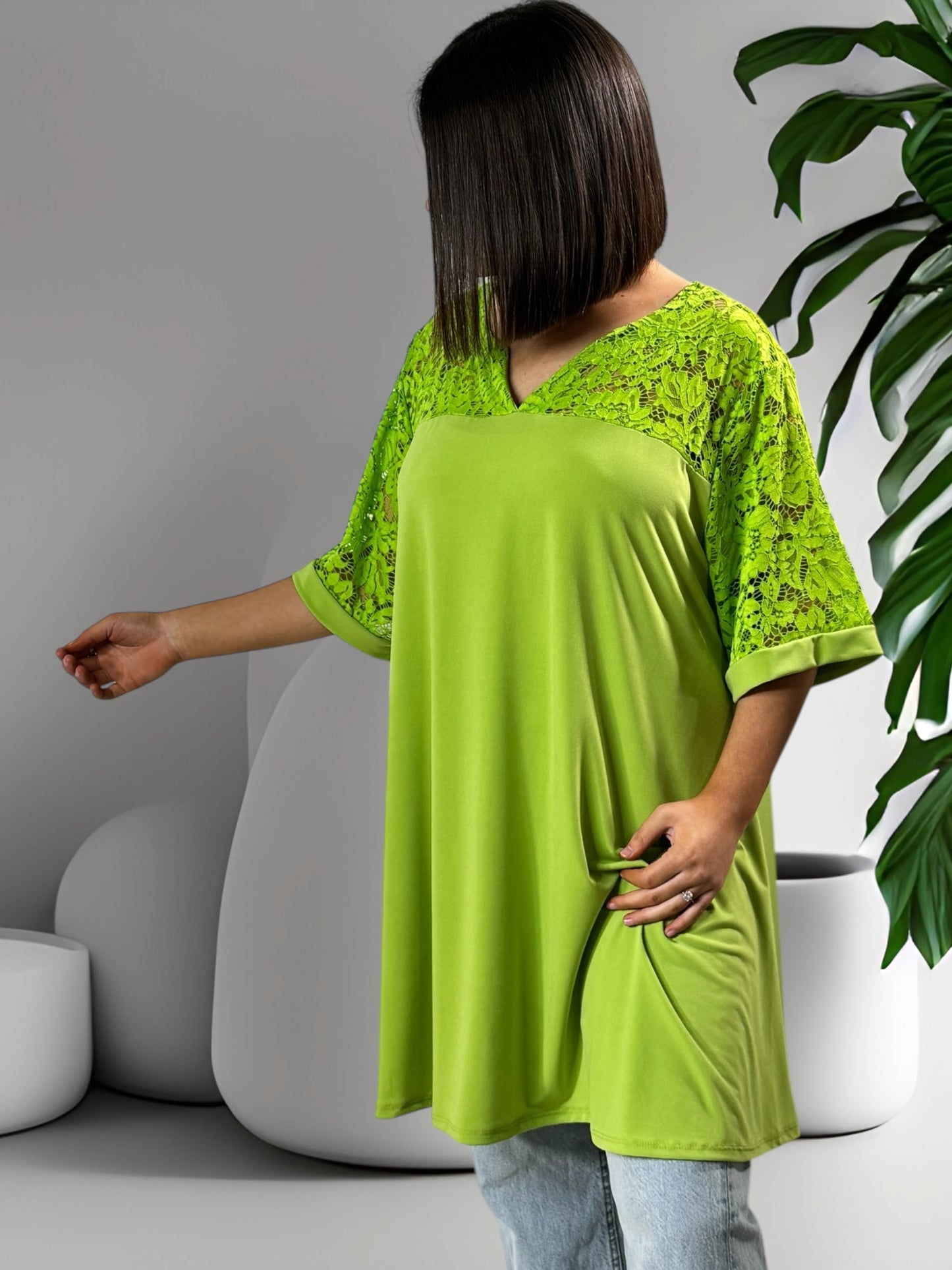 TESSA - TUNIQUE VERT AGREMENTE DE DENTELLE JUSQU'A LA TAILLE 52/54