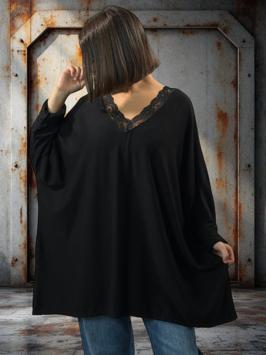 TIPHAINE - PULL NOIR EN MAILLE BORDE DE DENTELLE JUSQU'A LA TAILLE 56