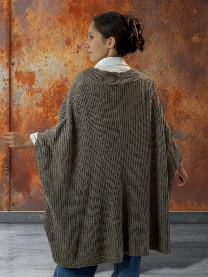 BELINDA - GILET OVERSIZE TAUPE AVEC SA BROCHE JUSQU'A LA TAILLE 60